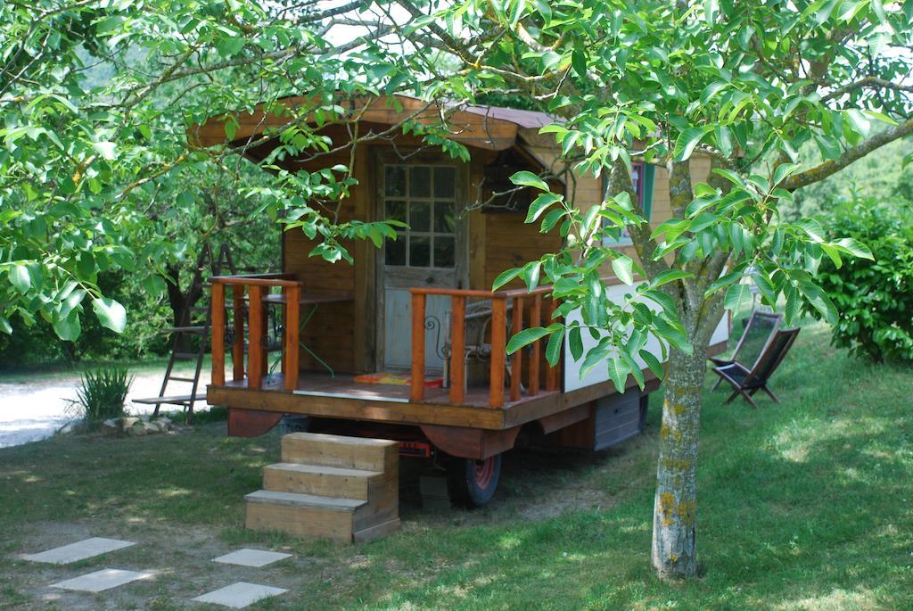 Maison D'Hotes Ainsi Soie T-Il Combovin Bagian luar foto