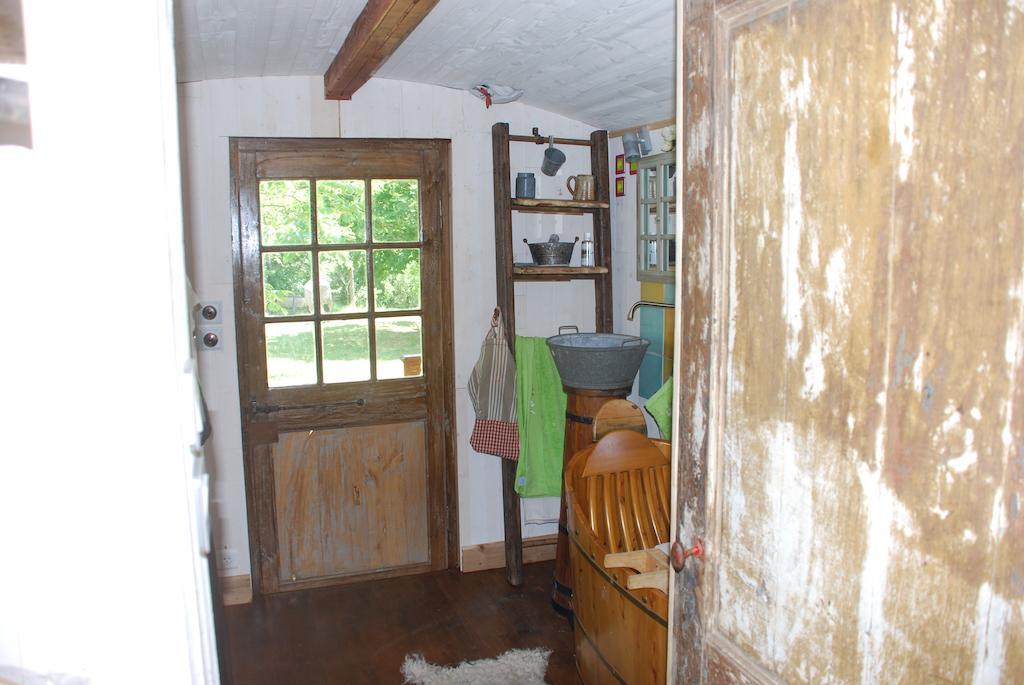 Maison D'Hotes Ainsi Soie T-Il Combovin Bagian luar foto
