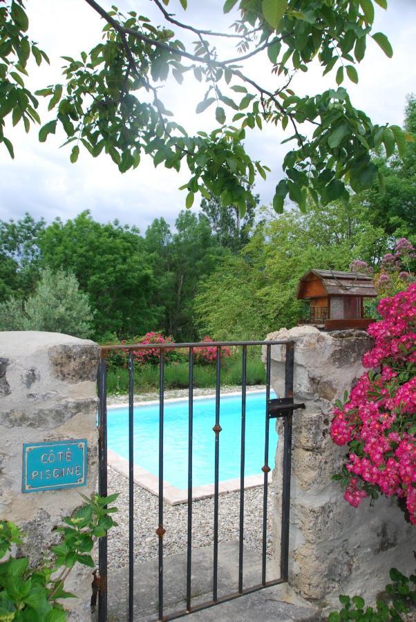 Maison D'Hotes Ainsi Soie T-Il Combovin Bagian luar foto