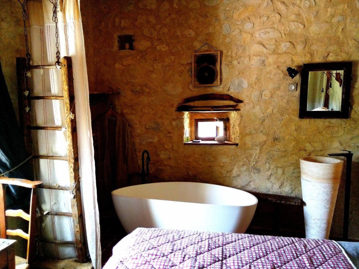 Maison D'Hotes Ainsi Soie T-Il Combovin Bagian luar foto